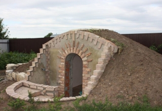Заглубленный погреб (полуподземный)
